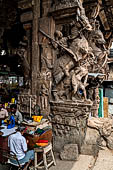 The great Chola temples of Tamil Nadu - the Sri Meenakshi-Sundareshwarar Temple of Madurai. the Pudu-mandapam occupied by brass merchants and tailors  